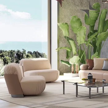 Италиански луксозен кожен диван-фотьойл в една проста всекидневна, высококлассное постмодерната стол за почивка, разтегателен диван и фотьойл