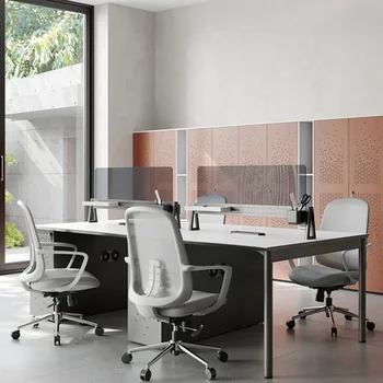 Комбинация от офис на бюрото и стола, минималистичная модерна офис мебели, 4/6 двойна маса за персонала, офис екран, работно място