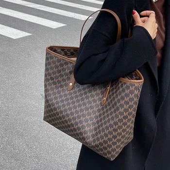 Нова дамска чанта-тоут голям капацитет Корея модерна дамска чанта Модна индивидуалност Чужд стил Ins Женствена чанта