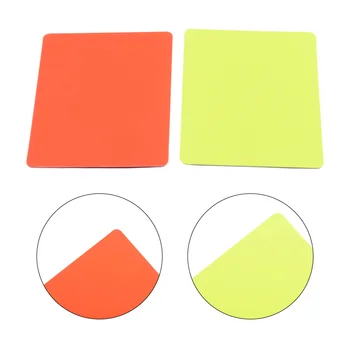 Футболен съдия трябва да има набор от червени и жълти картони за футболни мачове Компактен и издръжлив PVC материал (132 символа)